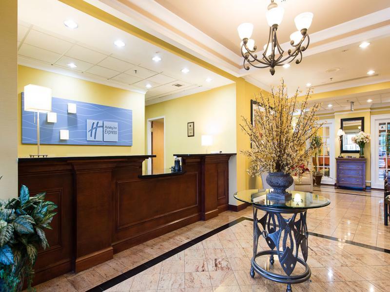 Holiday Inn Express & Suites Columbia-I-26 @ Harbison Blvd By Ihg Exterior foto