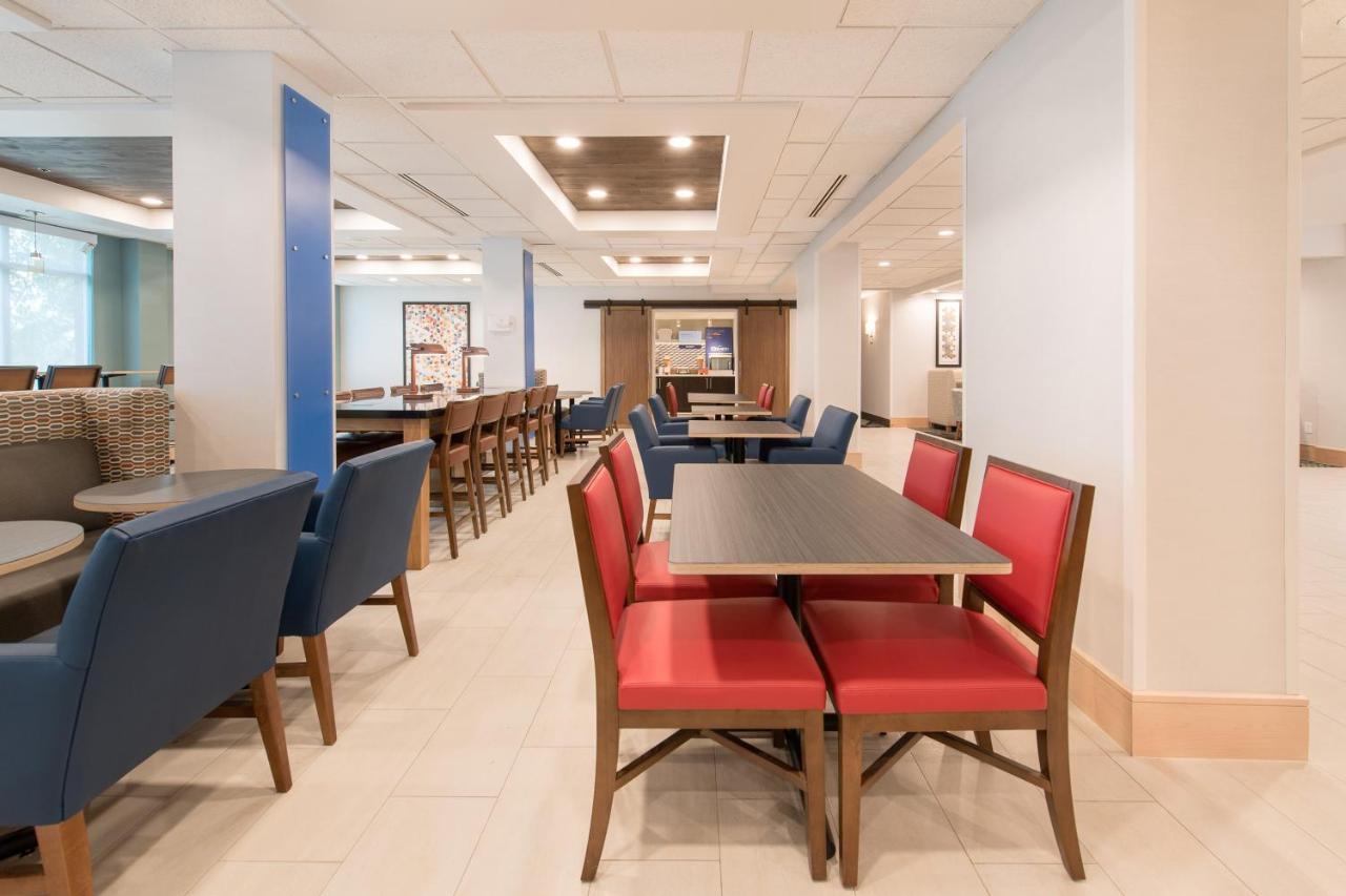 Holiday Inn Express & Suites Columbia-I-26 @ Harbison Blvd By Ihg Exterior foto